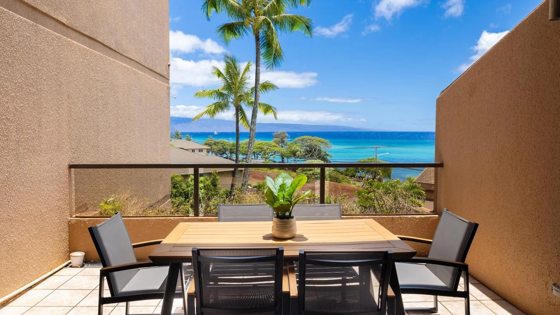*** Semesteranläggning (resort) Oceanview Kahana Villa - Walk To Beach & Dining Lahaina USA